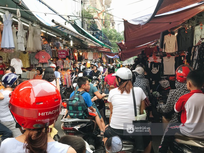 Khám phá chợ Nhà Xanh nổi tiếng nhất nhì giới sinh viên Hà Nội: Đi 5 bước 15 tiếng chửi, xem đồ mà không mua coi chừng ăn đánh nghe chưa! - Ảnh 5.