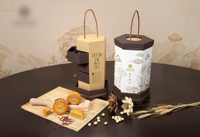 H&agrave; Nội: Dạo một v&ograve;ng xem gi&aacute; cả hộp b&aacute;nh Trung thu của c&aacute;c kh&aacute;ch sạn 5 sao nổi tiếng, c&aacute; biệt c&oacute; hộp l&ecirc;n tới 28 triệu đồng  - Ảnh 1.