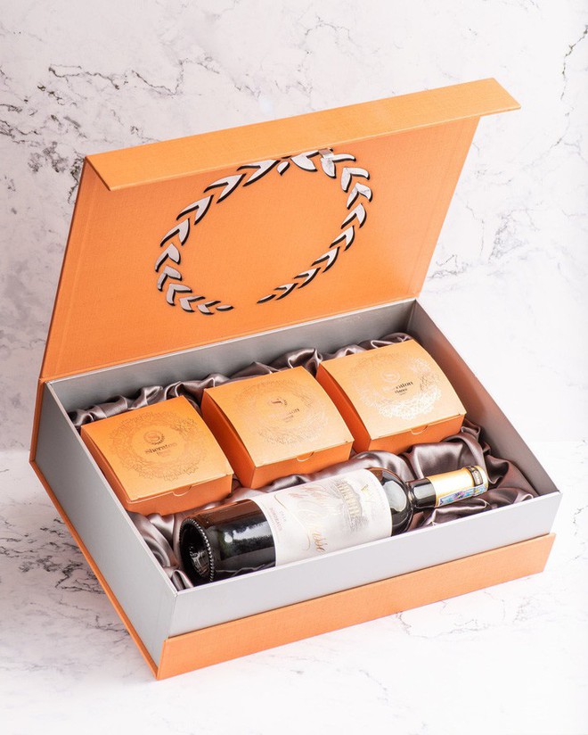 H&agrave; Nội: Dạo một v&ograve;ng xem gi&aacute; cả hộp b&aacute;nh Trung thu của c&aacute;c kh&aacute;ch sạn 5 sao nổi tiếng, c&aacute; biệt c&oacute; hộp l&ecirc;n tới 28 triệu đồng  - Ảnh 6.