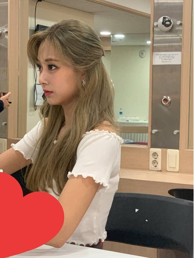 Đẳng cấp visual của nữ thần thế hệ thứ 3 Tzuyu (TWICE): Chụp đại thôi có cần phải mê hồn như thế này không? - Ảnh 4.