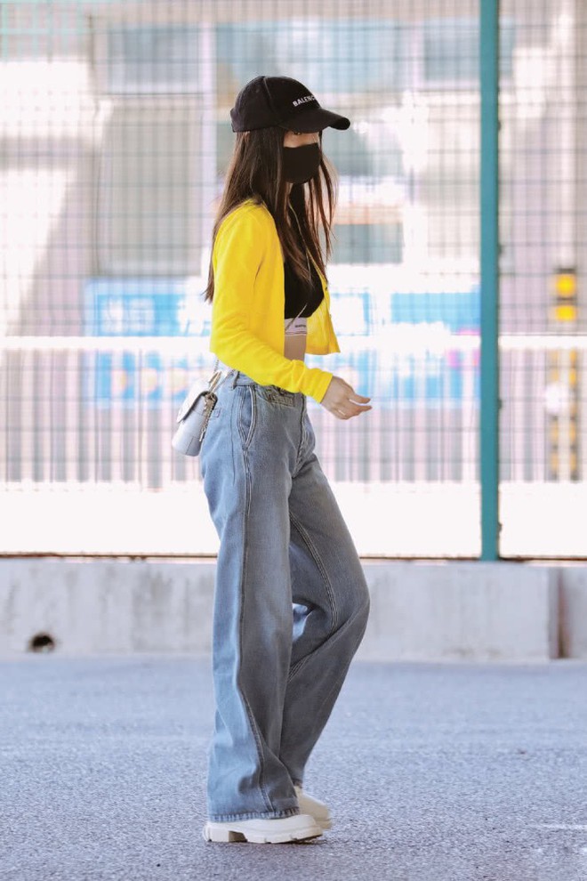 Giữa scandal ly h&ocirc;n Huỳnh Hiểu Minh, Angela Baby li&ecirc;n tiếp cố t&igrave;nh mặc trang phục t&aacute;o bạo, khoe v&ograve;ng eo triệt để - Ảnh 6.