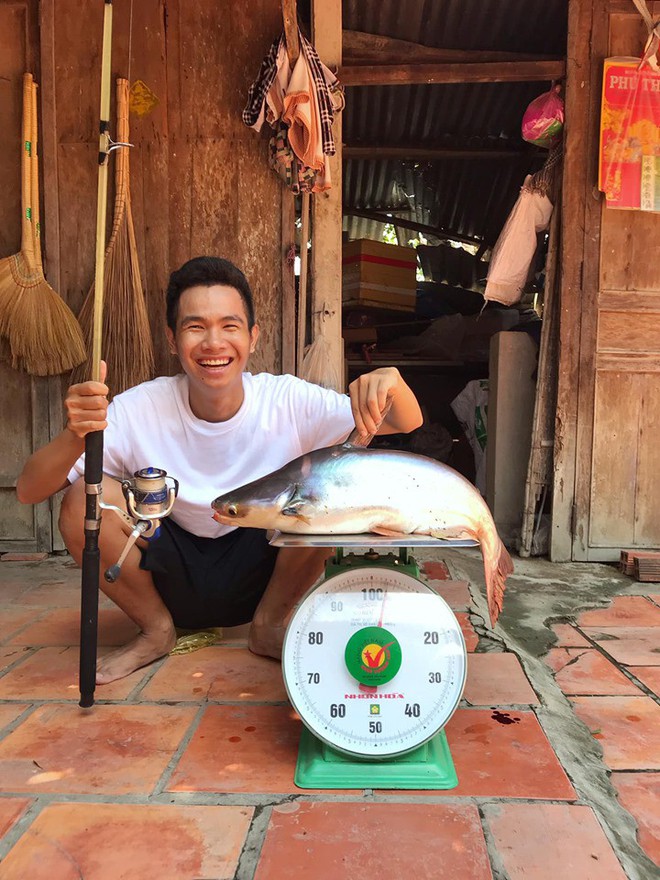 5 kênh du lịch - ẩm thực hot nhất miền Tây: Khoai Lang Thang sắp đạt nút vàng, một YouTuber trẻ tuổi khác đã làm được điều đó từ lâu - Ảnh 36.