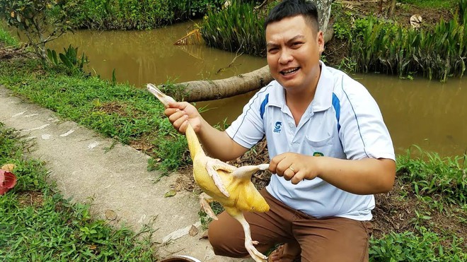 5 kênh du lịch - ẩm thực hot nhất miền Tây: Khoai Lang Thang sắp đạt nút vàng, một YouTuber trẻ tuổi khác đã làm được điều đó từ lâu - Ảnh 52.