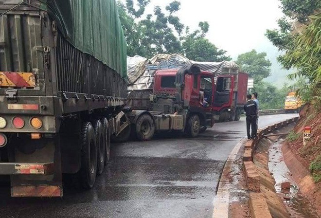 2 xe tải đâm nhau nát đầu ở Sơn La, 1 tài xế chết tại chỗ - Ảnh 4.