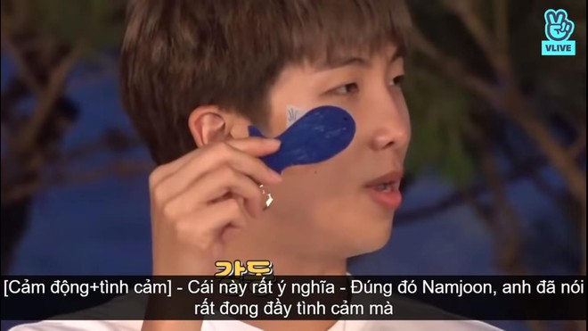 BTS tặng quà nhau cực lầy lội, tinh thần tự luyến cao nhất phải kể đến... V và Suga - Ảnh 5.