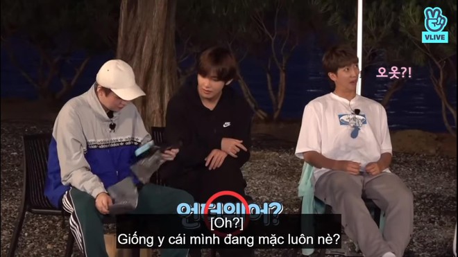 BTS tặng quà nhau cực lầy lội, tinh thần tự luyến cao nhất phải kể đến... V và Suga - Ảnh 7.