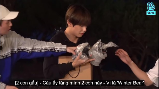 BTS tặng quà nhau cực lầy lội, tinh thần tự luyến cao nhất phải kể đến... V và Suga - Ảnh 8.