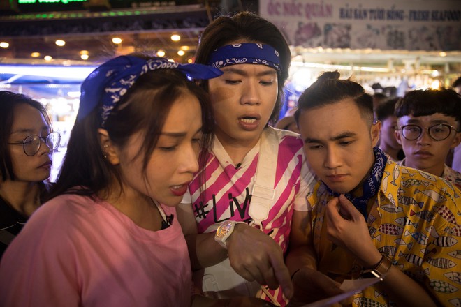 Thủy Tiên, Ngô Kiến Huy, Huỳnh Lập... ca hát, bán hàng, làm náo loạn chợ đêm Phú Quốc - Ảnh 6.