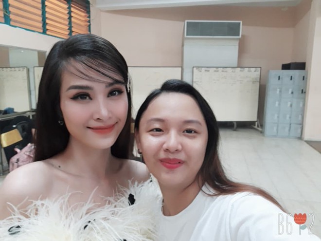 Tìm ra fan cuồng đỉnh nhất Việt Nam đạt kỷ lục selfie chung với hơn 100 celeb Việt, toàn những tên tuổi khủng showbiz - Ảnh 3.
