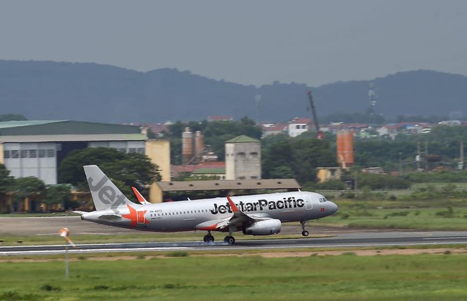 Vietnam Airlines, Jetstar Pacific hoãn, hủy hàng loạt chuyến bay do ảnh hưởng của bão số 4 - Ảnh 2.