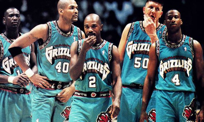 Đội bóng tại NBA tri ân 25 năm lịch sử bằng mẫu áo Đi thật xa để trở về - Ảnh 1.