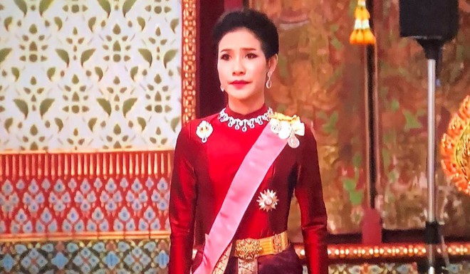 H&oacute;a ra Thứ phi Th&aacute;i Lan đ&atilde; &acirc;m thầm cạnh tranh với vợ cả từ l&acirc;u với những điểm giống nhau đến ngỡ ng&agrave;ng - Ảnh 2.