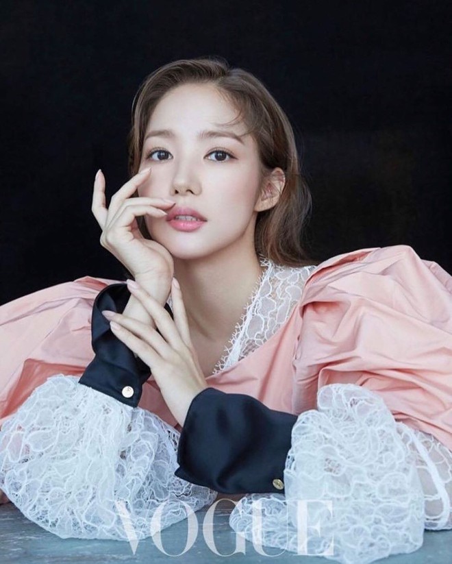 Thần th&aacute;i tuy c&oacute; hơn khi đụng h&agrave;ng nhưng Park Min Young vẫn bị trừ 1 điểm v&igrave; v&aacute;y k&eacute;m phẳng phiu - Ảnh 2.