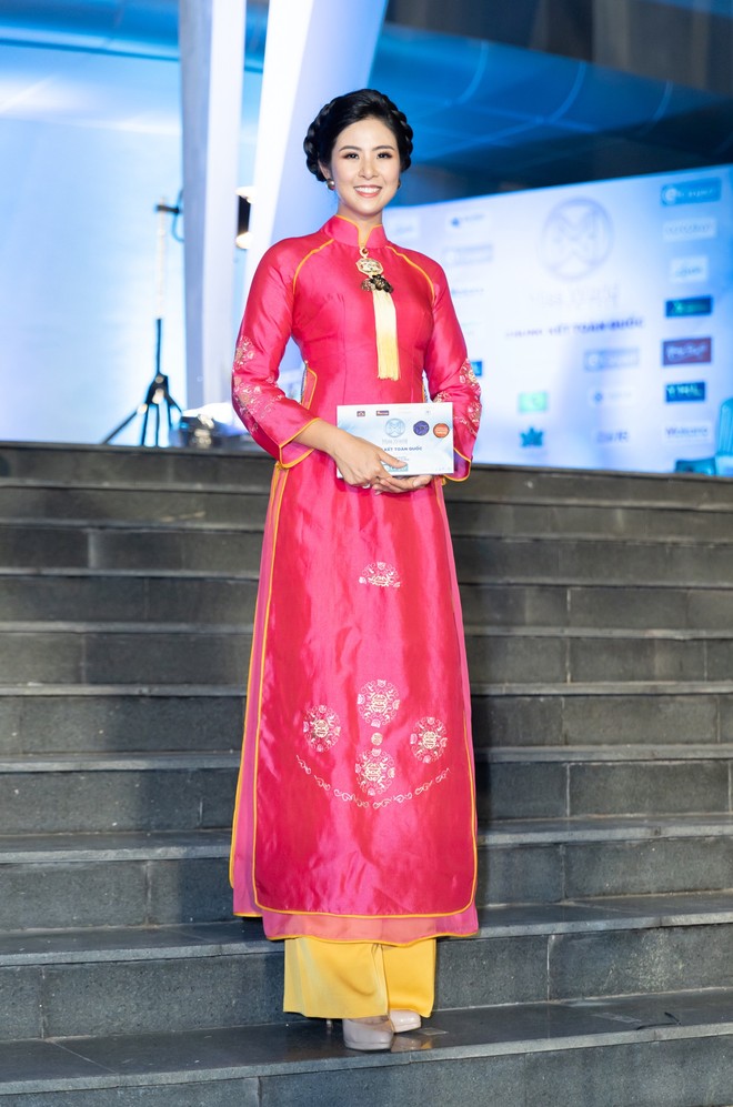 Thảm đỏ chung kết Miss World 2019: Trần Tiểu Vy trễ nải vòng 1 bên trai Thái, dàn mỹ nhân sexy khoe chân dài gợi cảm - Ảnh 8.