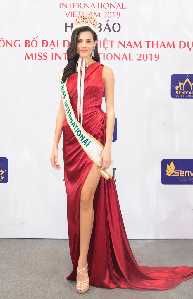 Hoa hậu Quốc tế đẹp rực rỡ đọ sắc cùng dàn mỹ nhân Việt, công bố Á hậu Tường San dự thi Miss International - Ảnh 3.