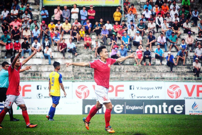 Sao U23 lập siêu phẩm giúp Hồng Lĩnh Hà Tĩnh chính thức thăng hạng lên chơi tại V.League  - Ảnh 1.