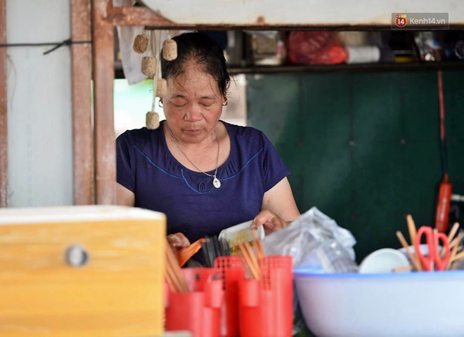 Quảng Bình: Bão tan, nhiều du khách dạo chơi chụp ảnh trên bãi biển Nhật Lệ - Ảnh 9.