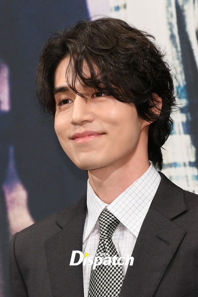 Mỹ nam tiết lộ sở thích kì lạ của Lee Dong Wook: Mỗi lần gặp phải sờ yết hầu, quên không rờ lại thấy thiếu thiếu? - Ảnh 2.