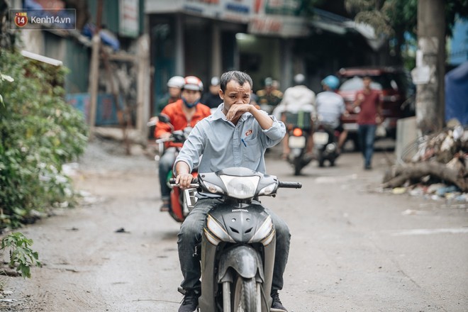 Cuộc sống xung quanh nhà kho Rạng Đông sau vụ cháy: Người lớn cay mắt và khó thở, trẻ nhỏ được sơ tán - Ảnh 5.