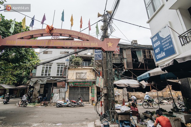 Cuộc sống xung quanh nhà kho Rạng Đông sau vụ cháy: Người lớn cay mắt và khó thở, trẻ nhỏ được sơ tán - Ảnh 8.