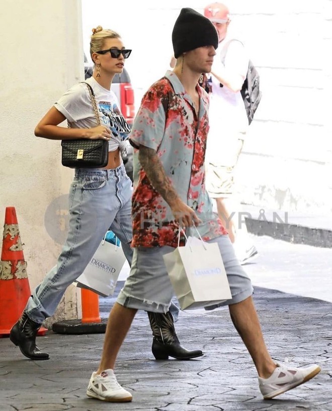 Justin Bieber v&agrave; Hailey chứng minh tướng phu th&ecirc; kh&ocirc;ng chỉ x&eacute;t ngoại h&igrave;nh chỉ bằng 1 chi tiết tr&ugrave;ng hợp đặc biệt - Ảnh 1.