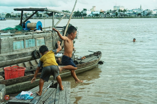Về Long Xuy&ecirc;n h&ograve;a c&ugrave;ng những tr&ograve; chơi tuổi thơ hồn nhi&ecirc;n của trẻ em tr&ecirc;n ốc đảo 4 kh&ocirc;ng - Ảnh 9.