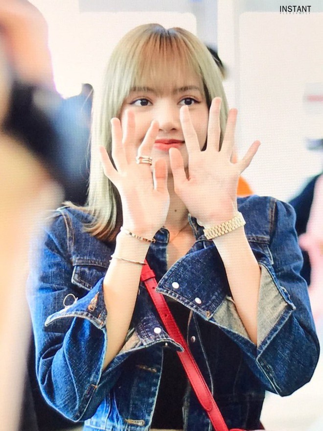 Đây là thái độ của Lisa khi xuất hiện cùng ngày lùm xùm Rosé (BLACKPINK) bị đối xử bất công nổ ra - Ảnh 11.