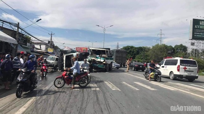 3 ô tô tải tông liên hoàn ở Tiền Giang, giao thông QL1 ùn ứ kéo dài - Ảnh 1.