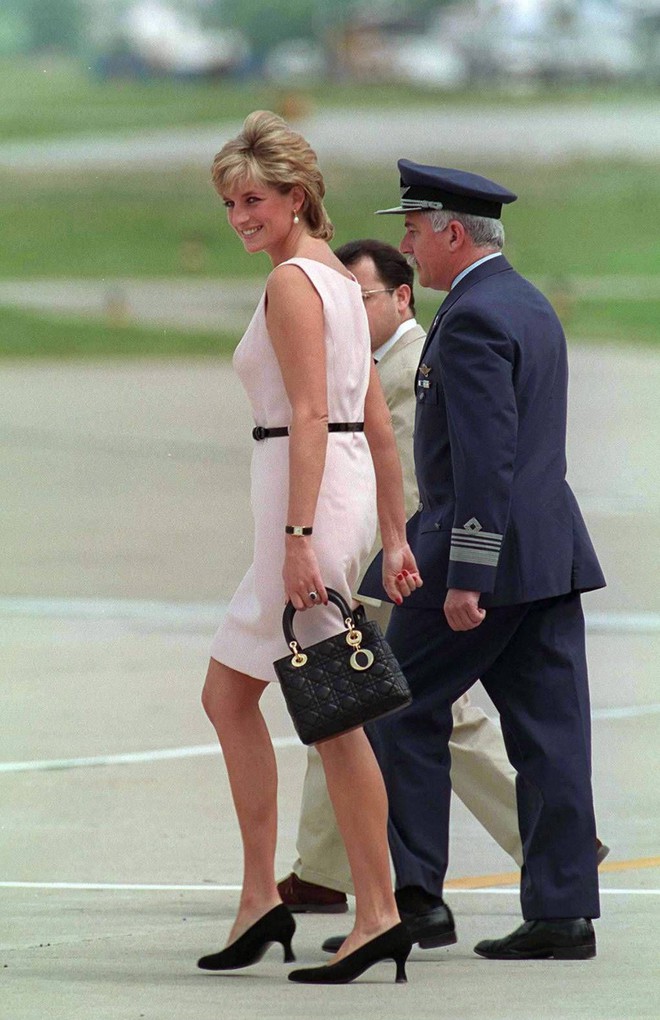 L&ecirc;n đồ cực &ldquo;gi&agrave; đời&rdquo;, con g&aacute;i t&agrave;i tử Tom Cruise như phi&ecirc;n bản nhỏ của C&ocirc;ng nương Diana - Ảnh 5.