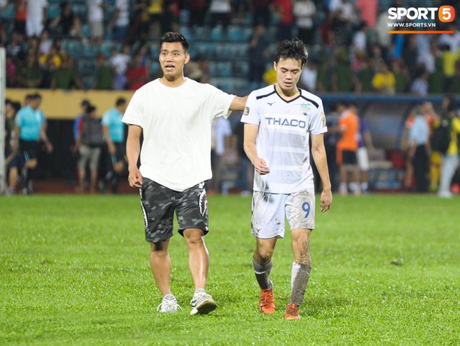 Cựu cầu thủ U23 tự trách vì bàn thua khiến HAGL đánh rơi chiến thắng ở Nam Định - Ảnh 6.