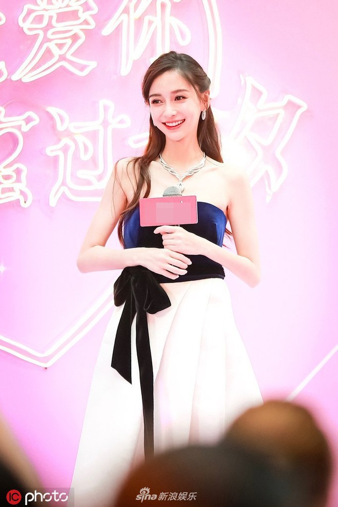 H&igrave;nh ảnh sự kiện của Angela Baby: Gầy trơ xương, đ&ocirc;i mắt cố mở to như trợn trừng, dấu hiệu l&atilde;o ho&aacute; hằn s&acirc;u - Ảnh 5.