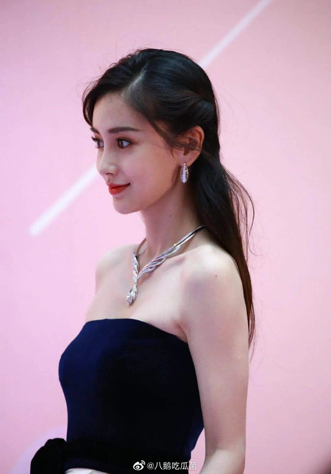 H&igrave;nh ảnh sự kiện của Angela Baby: Gầy trơ xương, đ&ocirc;i mắt cố mở to như trợn trừng, dấu hiệu l&atilde;o ho&aacute; hằn s&acirc;u - Ảnh 3.