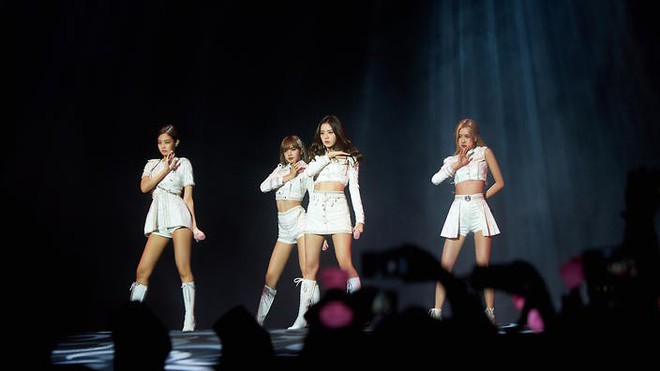 BLACKPINK thử sức tại thị trường &Acirc;u Mỹ: Từ nỗi lo ế v&eacute; đến chuỗi concert triệu đ&ocirc; - Ảnh 5.