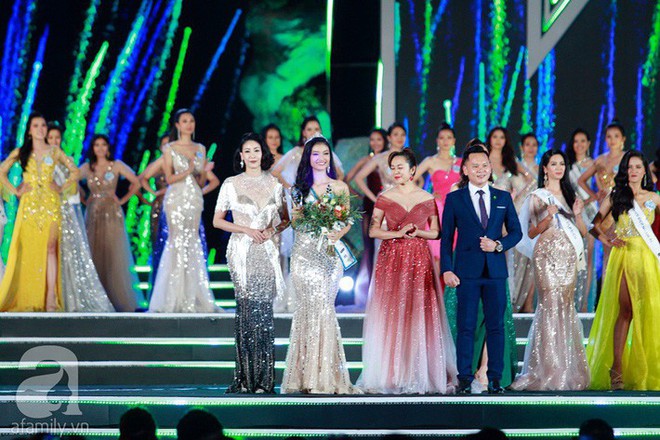 Trước khi sải bước ki&ecirc;u sa tại chung kết Miss World VN 2019, c&aacute;c th&iacute; sinh cũng c&oacute; khoảnh khắc mũ n&oacute;n k&iacute;n m&iacute;t th&uacute; vị hết sức - Ảnh 3.