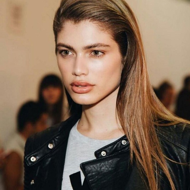 Mỹ nh&acirc;n chuyển giới đầu ti&ecirc;n trong lịch sử đế chế đồ l&oacute;t Victorias Secret: Nhan sắc đỉnh, body thanh mảnh chuẩn người mẫu - Ảnh 9.