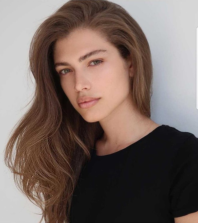 Mỹ nh&acirc;n chuyển giới đầu ti&ecirc;n trong lịch sử đế chế đồ l&oacute;t Victorias Secret: Nhan sắc đỉnh, body thanh mảnh chuẩn người mẫu - Ảnh 7.