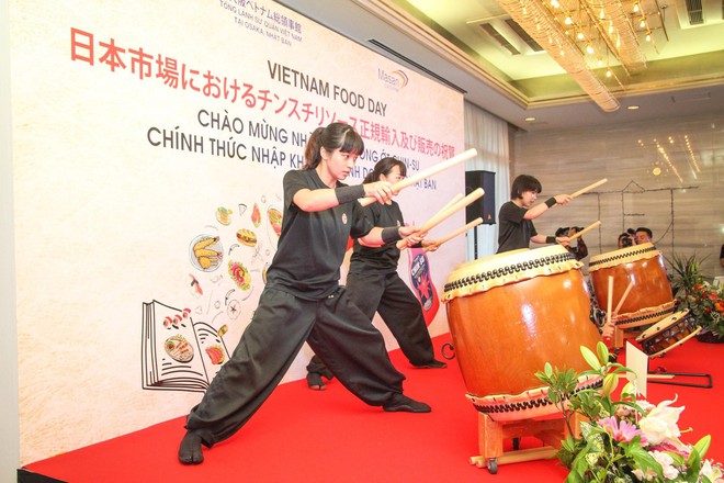 Bất ngờ với chàng ca sĩ Vietnam Kun trong sự kiện ra mắt CHIN-SU: Hát nhạc Việt bằng tiếng Nhật cực cool - Ảnh 7.