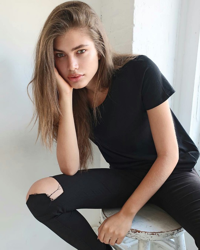 Mỹ nh&acirc;n chuyển giới đầu ti&ecirc;n trong lịch sử đế chế đồ l&oacute;t Victorias Secret: Nhan sắc đỉnh, body thanh mảnh chuẩn người mẫu - Ảnh 4.
