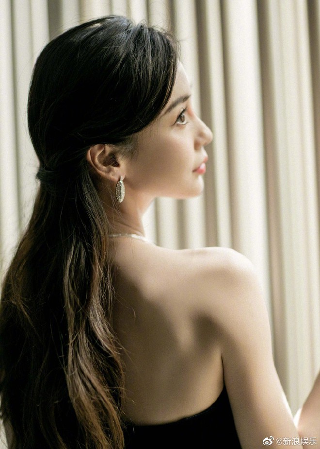 Mỹ nh&acirc;n sở hữu lưng trần gợi cảm nhất Cbiz: Lưu Diệc Phi đ&atilde; xuất sắc, kh&ocirc;ng ngờ c&ograve;n c&oacute; đ&agrave;n chị sexy đỉnh cao hơn - Ảnh 1.