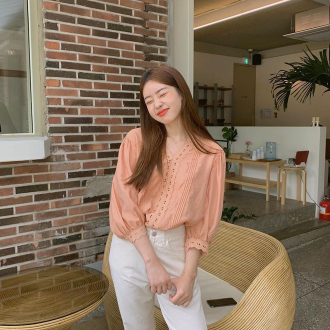Tự &aacute;i nhất l&agrave; khi bị ch&ecirc; ăn mặc thiếu-chuy&ecirc;n-nghiệp nơi c&ocirc;ng sở, nhưng bạn &aacute;p dụng 4 tips sau th&igrave; chỉ thanh lịch trở l&ecirc;n  - Ảnh 1.