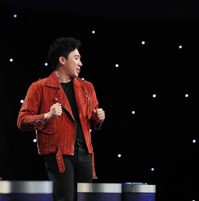 Ca sĩ thần tượng: Trấn Thành bị giám đốc âm nhạc quăng dép lên sân khấu - Ảnh 3.