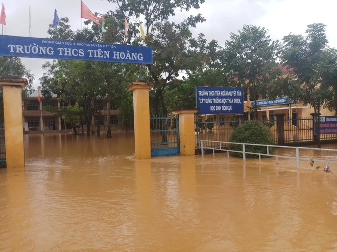 Mưa lớn kéo dài khiến nhiều địa phương tại Lâm Đồng chìm trong biển nước - Ảnh 2.