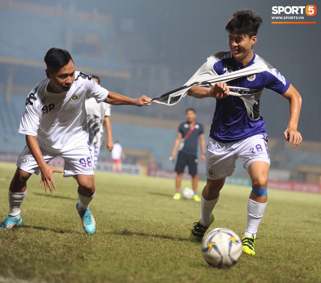 HLV H&agrave; Nội FC tiết lộ Duy Mạnh phải nhập viện v&igrave; sốt cao ngay trước trận đấu với B&igrave;nh Dương - Ảnh 3.