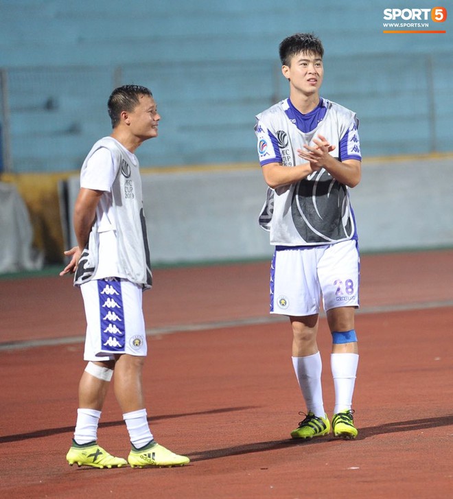 HLV H&agrave; Nội FC tiết lộ Duy Mạnh phải nhập viện v&igrave; sốt cao ngay trước trận đấu với B&igrave;nh Dương - Ảnh 5.