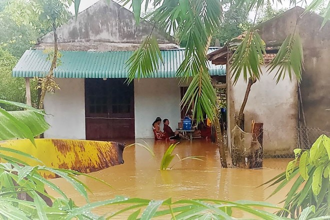 Mưa lớn kéo dài khiến nhiều địa phương tại Lâm Đồng chìm trong biển nước - Ảnh 7.