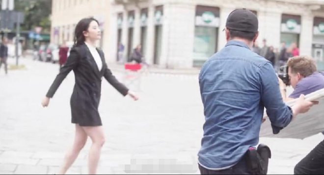 Loạt ảnh chưa chỉnh sửa lộ bắp tay to, ch&acirc;n th&ocirc; của Lưu Diệc Phi g&acirc;y tranh c&atilde;i: G&oacute;c chụp hay chưa giữ g&igrave;n h&igrave;nh ảnh? - Ảnh 5.