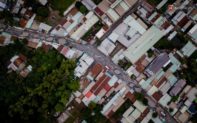 Nhìn từ trên cao con đường lầy lội nhất Sài Gòn: Gần 100 ao nước lớn nối tiếp nhau hơn 2km - Ảnh 2.