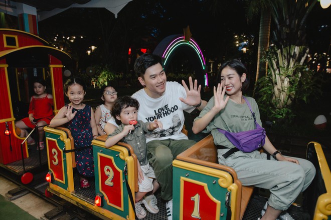 Chia sẻ ảnh đi du lịch Đà Nẵng, gia đình Tùng Sơn - Trang Lou khiến netizen xuýt xoa vì bé Xoài quá dễ cưng - Ảnh 12.