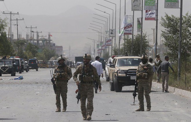 Nổ bom rung chuyển thủ đô Afghanistan, hơn 120 người thương vong - Ảnh 3.