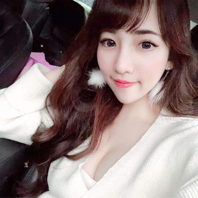 Nữ điều dưỡng gây chú ý với vòng 1 khủng và phong cách thường ngày quá táo bạo - Ảnh 4.